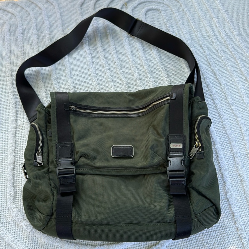 Use tumi bag
